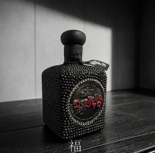 Botella Edición Especial Don Julio 70 – Custom “Full Swarovsky Black” by GOODD LUCKK